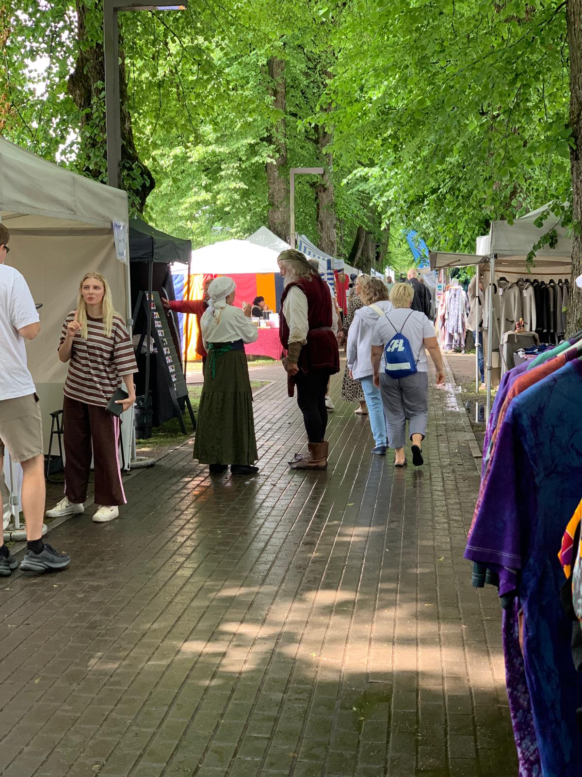 A happy moment at the TogoSunny stand at Pärnu Hansapäevad