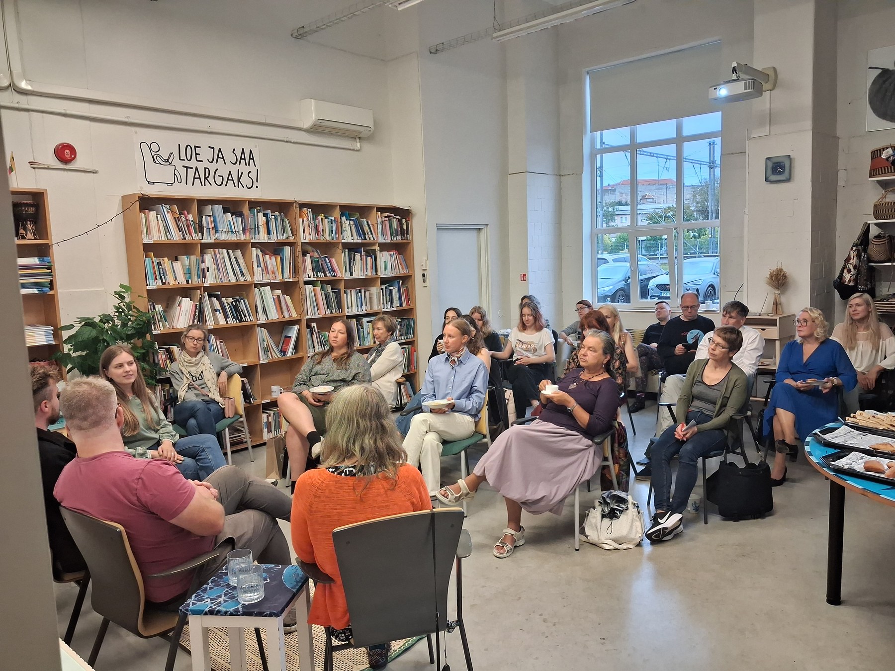 Full room of guests at Mondo's Telliskivi office