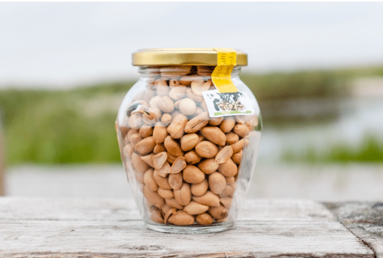 Roasted crispy and slightly salty groundnuts