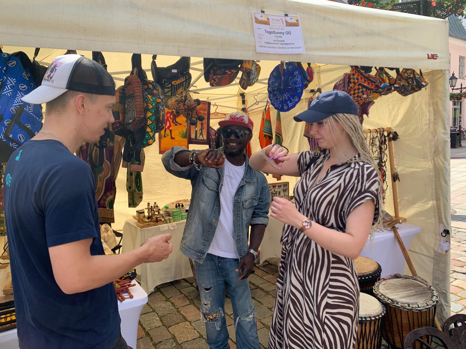 Fist bump between the TogoSunny seller and two customers