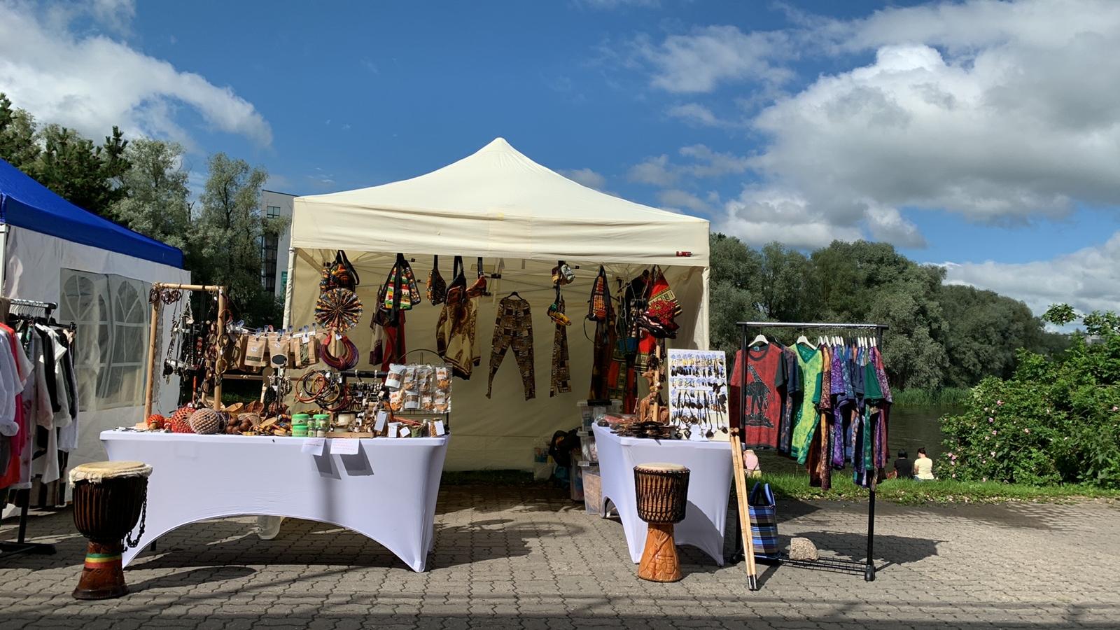 TogoSunny stand by the Emajõgi